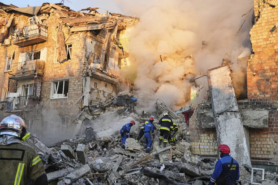 Russian Strikes Kill 21 in Biggest-Ever Assault on Kyiv