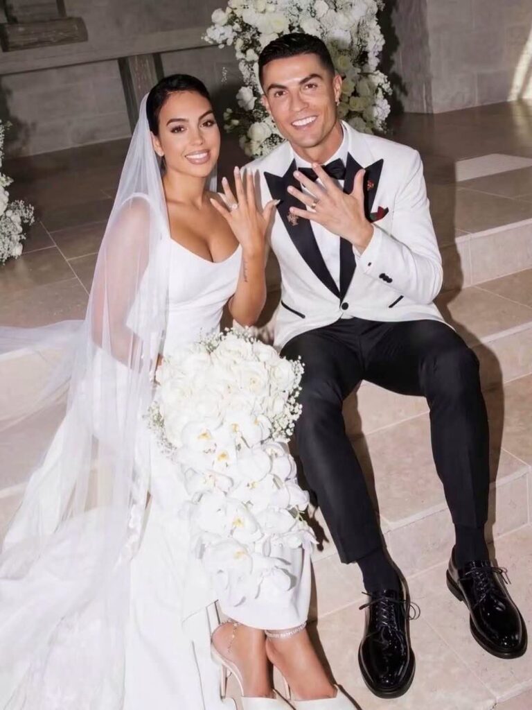 Ronaldo and Georgina marry in intimate Cascais ceremony